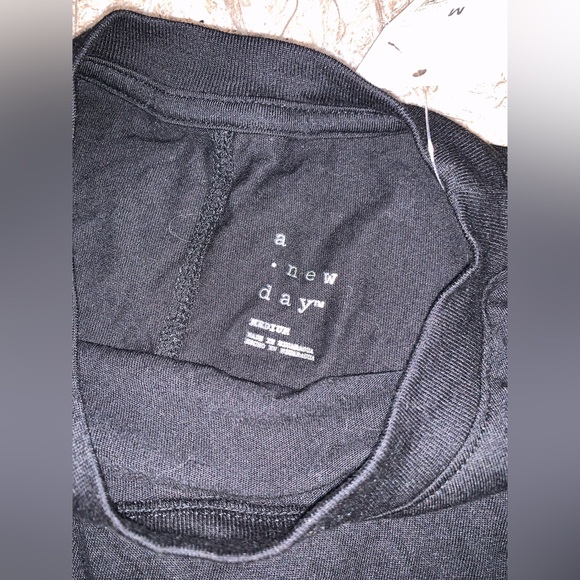 A new day Black women’s T-Shirt medium nwt - Picture 5 of 5